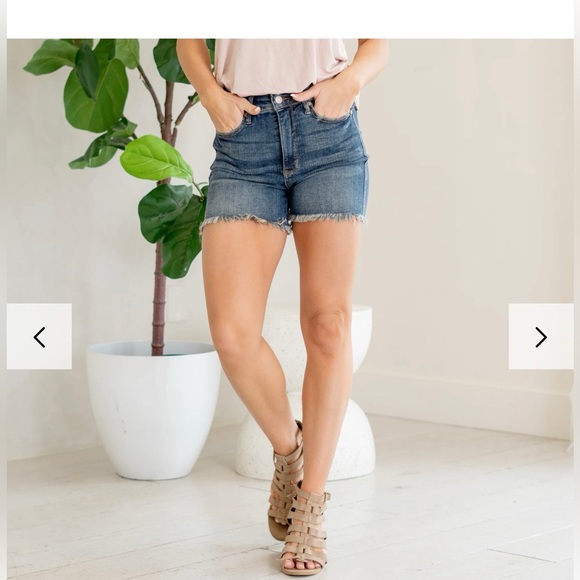 Judy Blue Fresh Bloom Tummy Control High Rise Raw Hem Jean Short size Medium - Picture 2 of 9